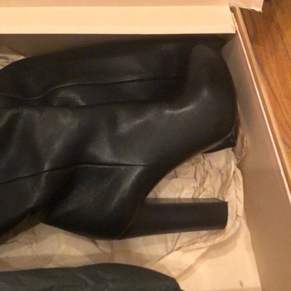 Prada boots - Picture 3 of 4